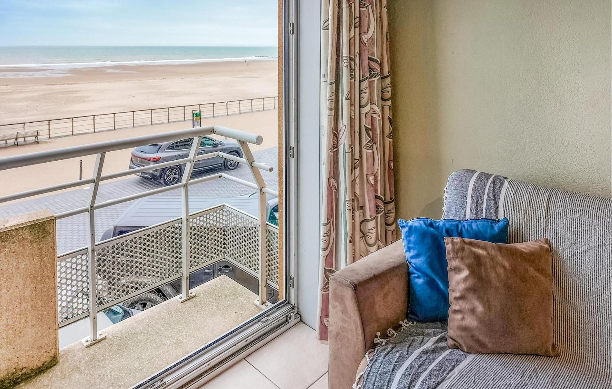 Awesome Apartment In Oostende With House Sea View מראה חיצוני תמונה