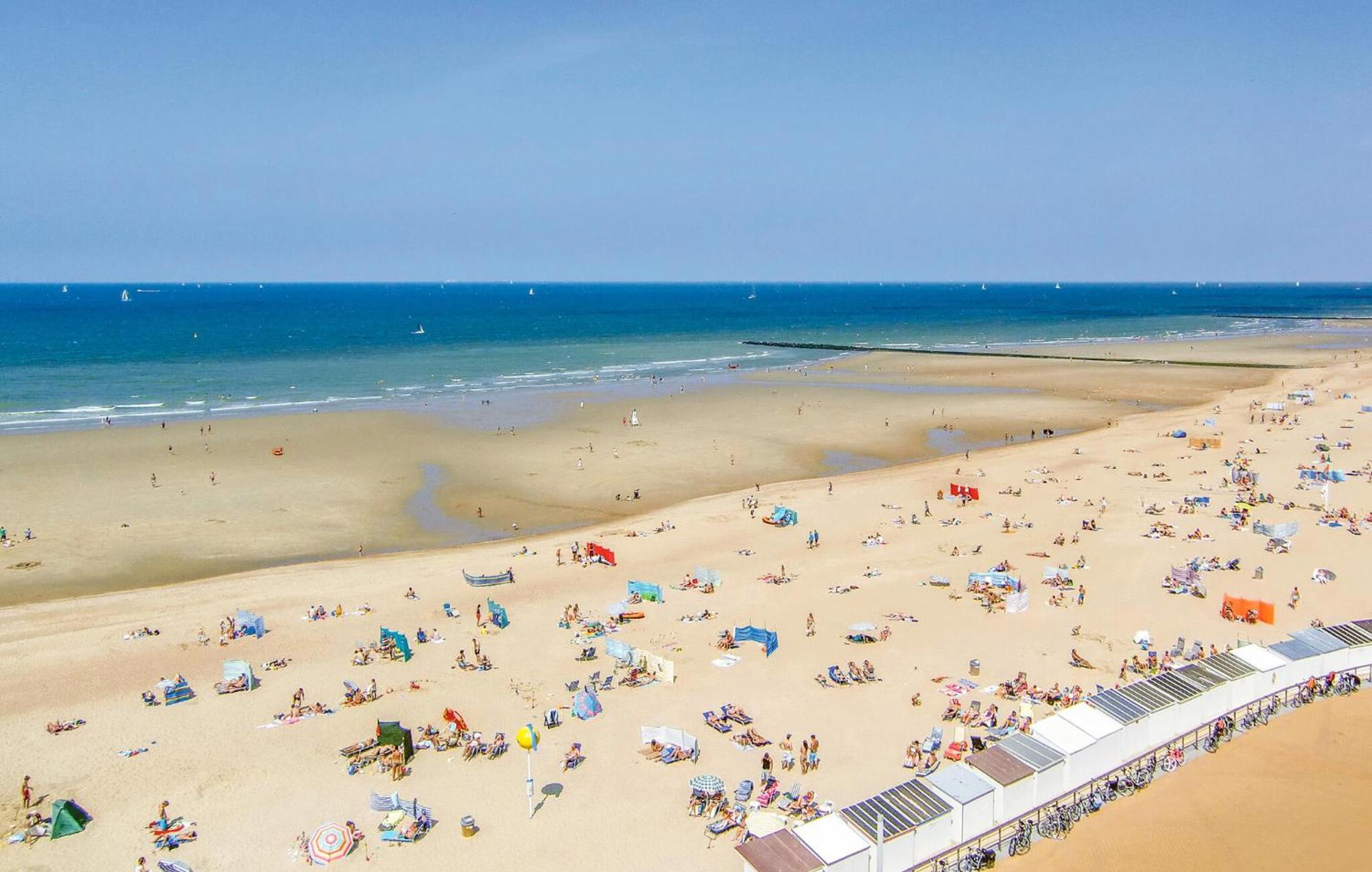 Awesome Apartment In Oostende With House Sea View מראה חיצוני תמונה
